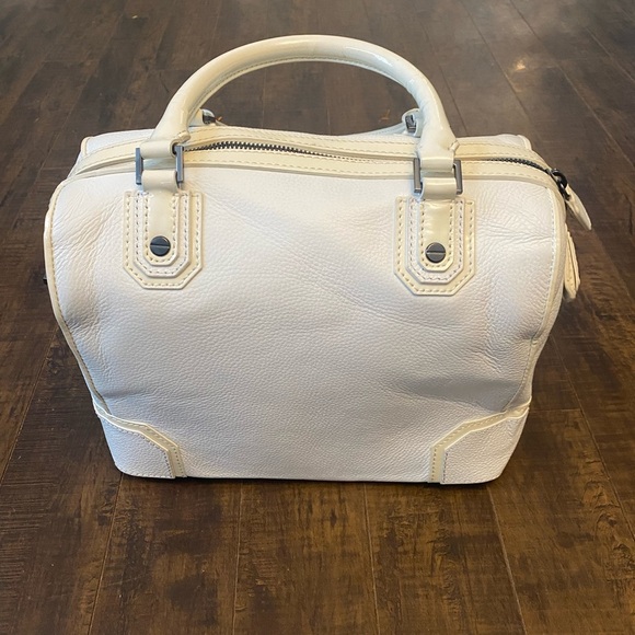 Alice + Olivia Pebbled Cow leather white crossbody satchel - Picture 2 of 13